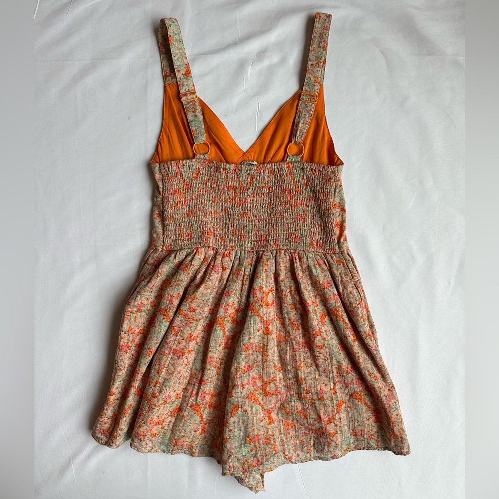American Eagle Floral Sleeveless Romper with Pockets and Adjustable Straps - Picture 2 of 4